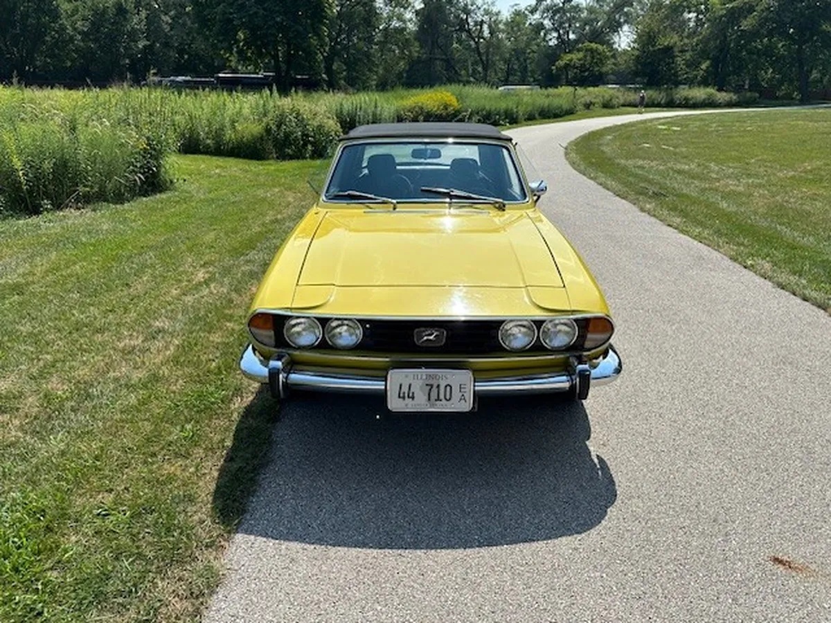 Triumph-Stag-1973-Mimosa-Yellow-Black-And-Walnut-14