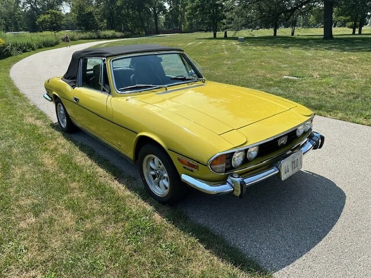 Triumph-Stag-1973-Mimosa-Yellow-Black-And-Walnut-15