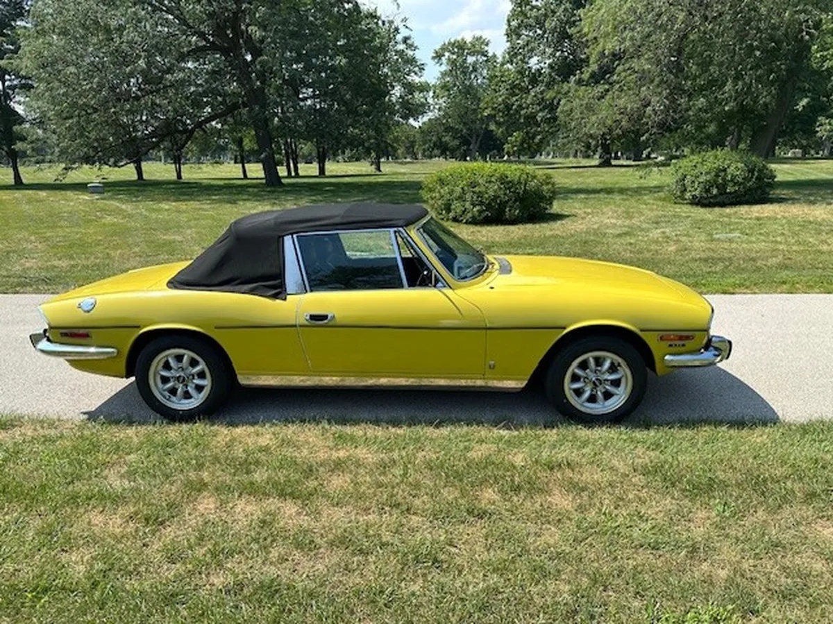 Triumph-Stag-1973-Mimosa-Yellow-Black-And-Walnut-16