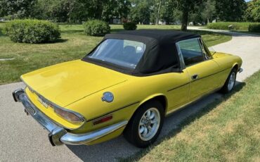 Triumph-Stag-1973-Mimosa-Yellow-Black-And-Walnut-17