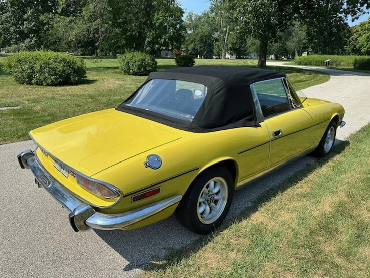 Triumph-Stag-1973-Mimosa-Yellow-Black-And-Walnut-17