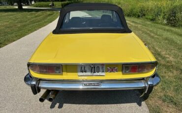 Triumph-Stag-1973-Mimosa-Yellow-Black-And-Walnut-18