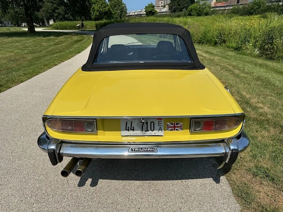 Triumph-Stag-1973-Mimosa-Yellow-Black-And-Walnut-18