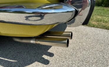 Triumph-Stag-1973-Mimosa-Yellow-Black-And-Walnut-2