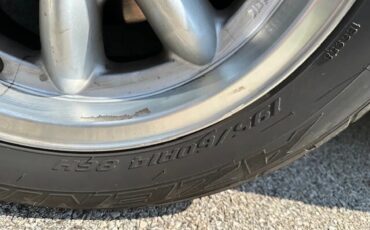 Triumph-Stag-1973-Mimosa-Yellow-Black-And-Walnut-5