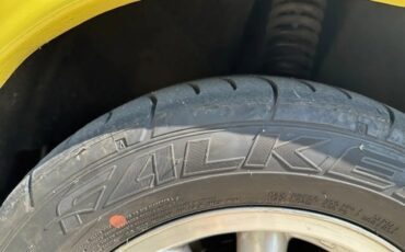 Triumph-Stag-1973-Mimosa-Yellow-Black-And-Walnut-6