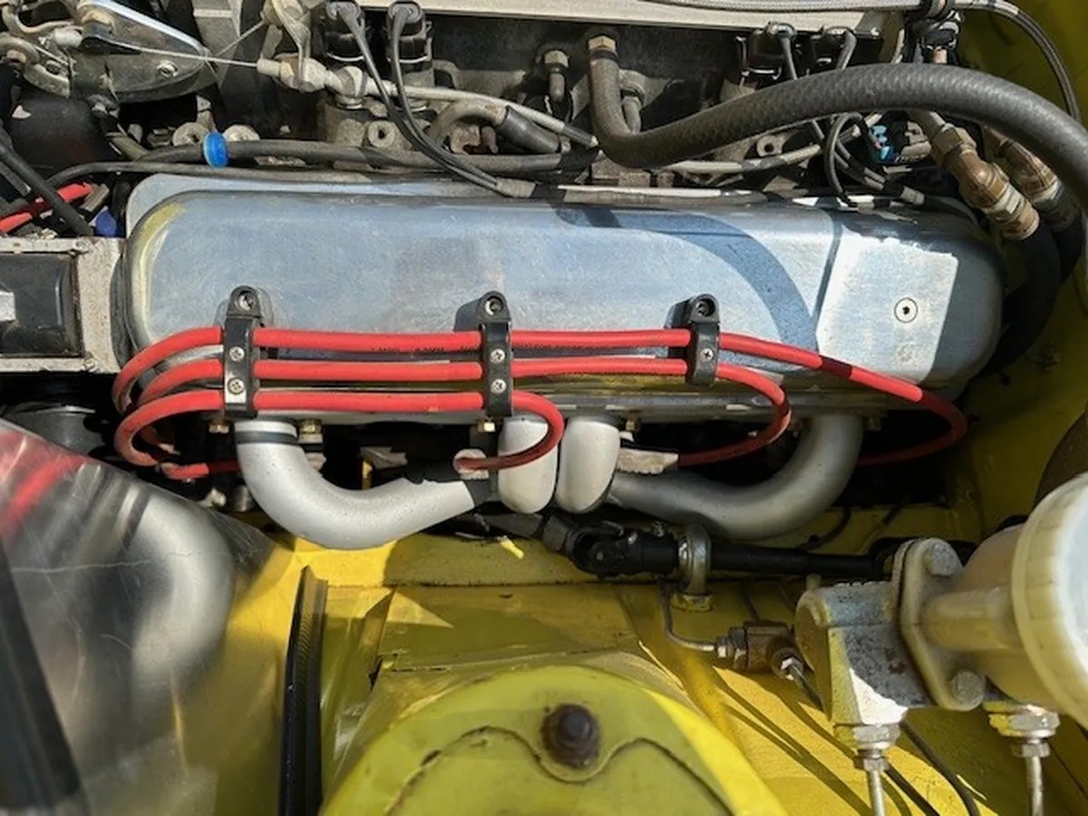 Triumph-Stag-1973-Mimosa-Yellow-Black-And-Walnut-7