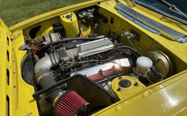 Triumph-Stag-1973-Mimosa-Yellow-Black-And-Walnut-9