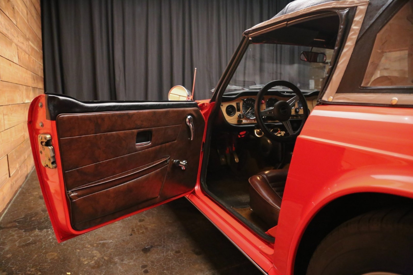 Triumph-TR-6-1976-15