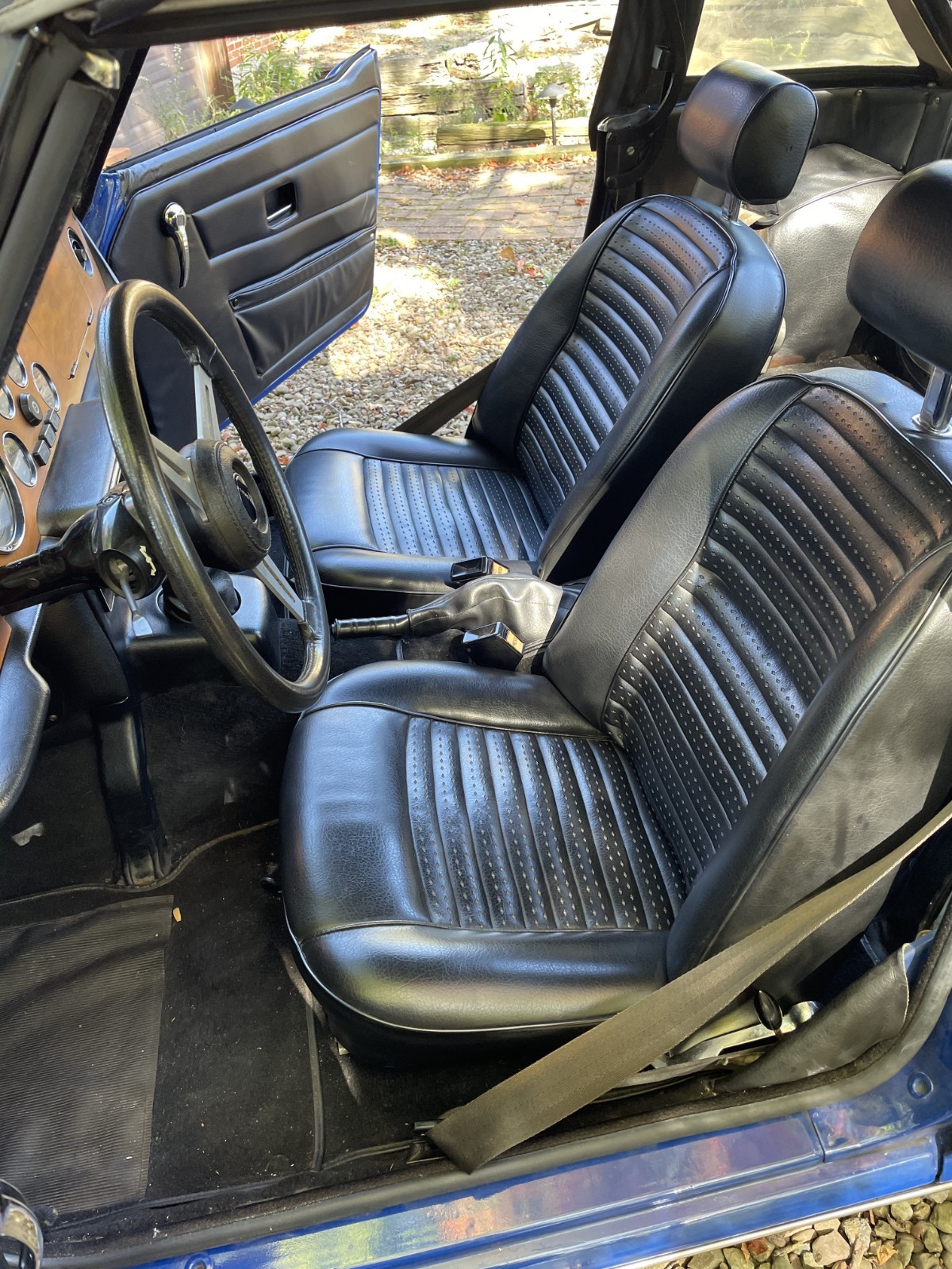 Triumph-TR-6-1976-Convertible-16