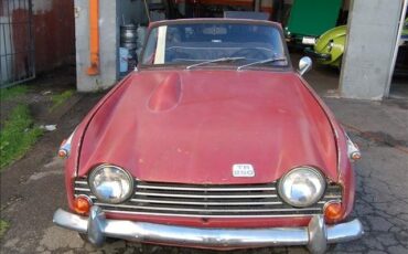 Triumph-TR250-1968-Convertible-1