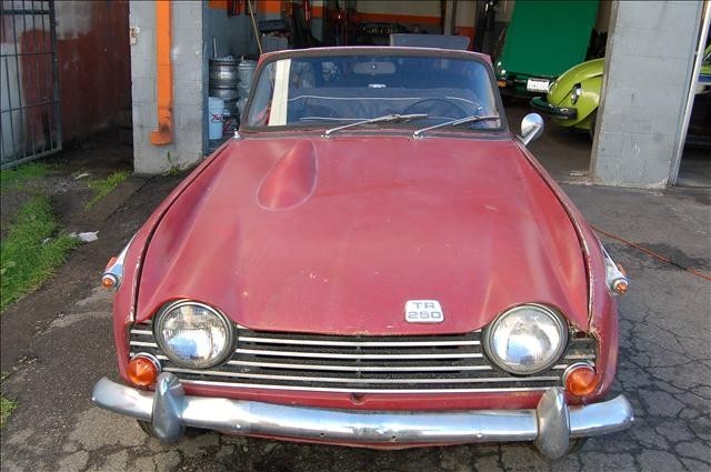 Triumph-TR250-1968-Convertible-1