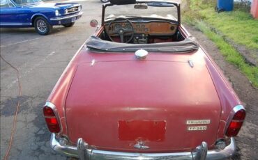 Triumph-TR250-1968-Convertible-2