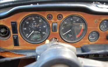Triumph-TR250-1968-Convertible-4