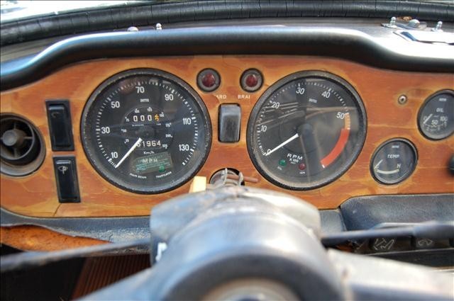 Triumph-TR250-1968-Convertible-4