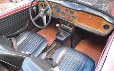 Triumph-TR250-1968-Convertible-6