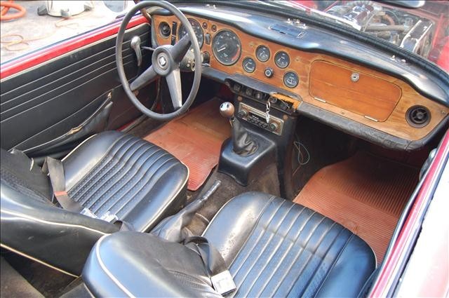 Triumph-TR250-1968-Convertible-6