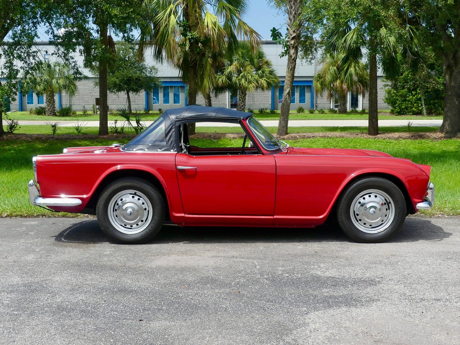 Triumph-TR4-1964-Convertible-2