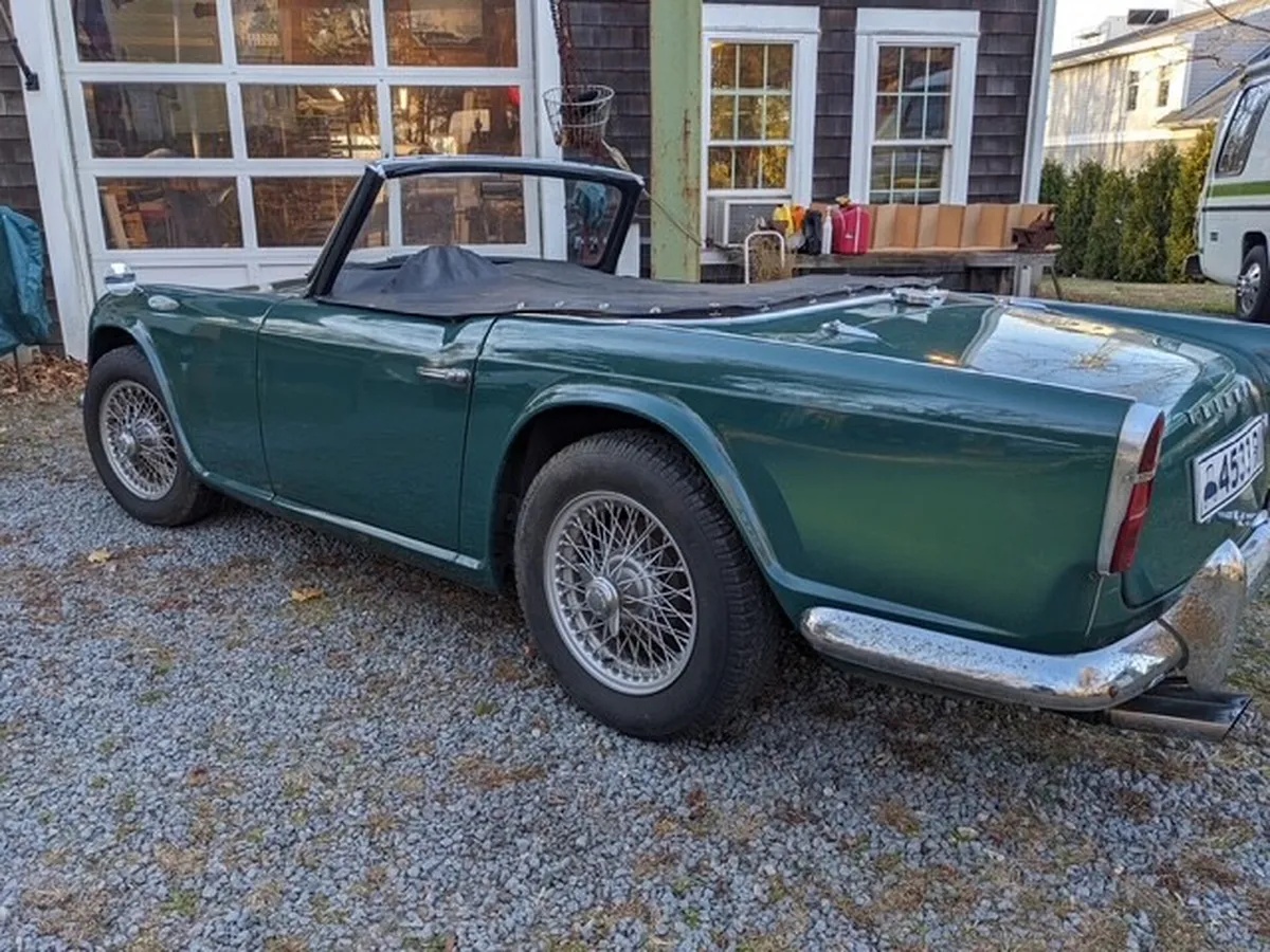 Triumph-Tr4-1962-British-Racing-Green-Black-1