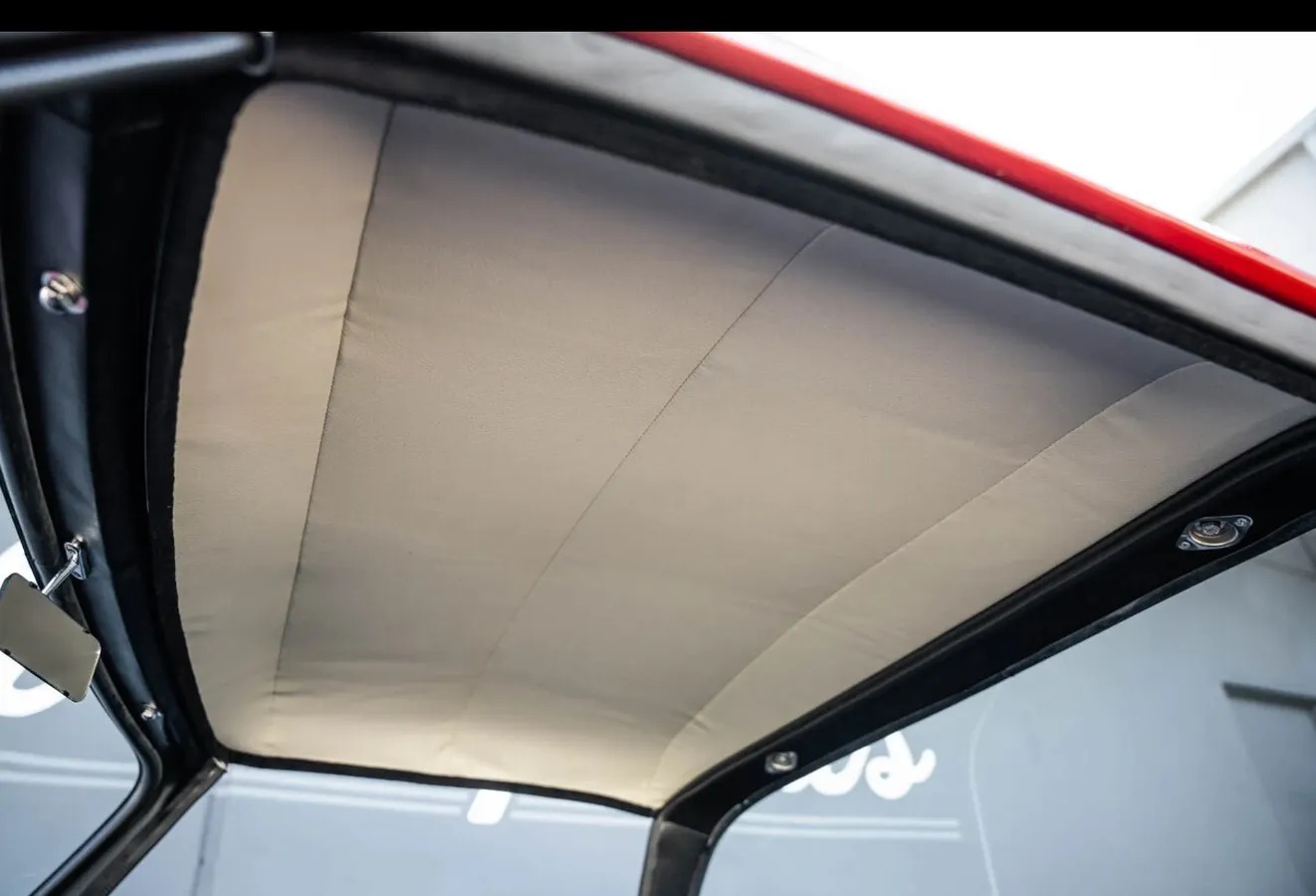 Triumph-Tr4-1962-Signal-Red-Black-12