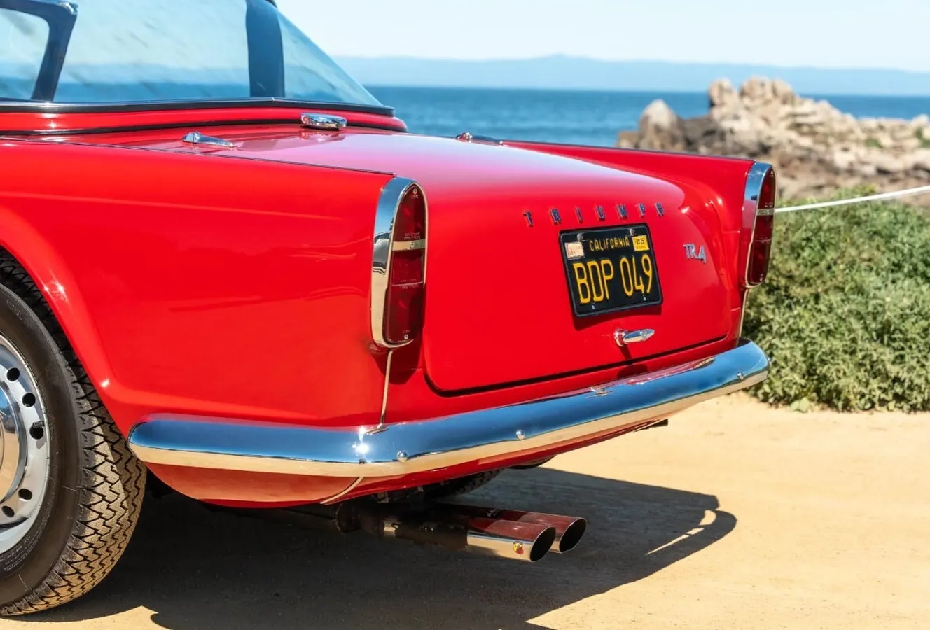 Triumph-Tr4-1962-Signal-Red-Black-14