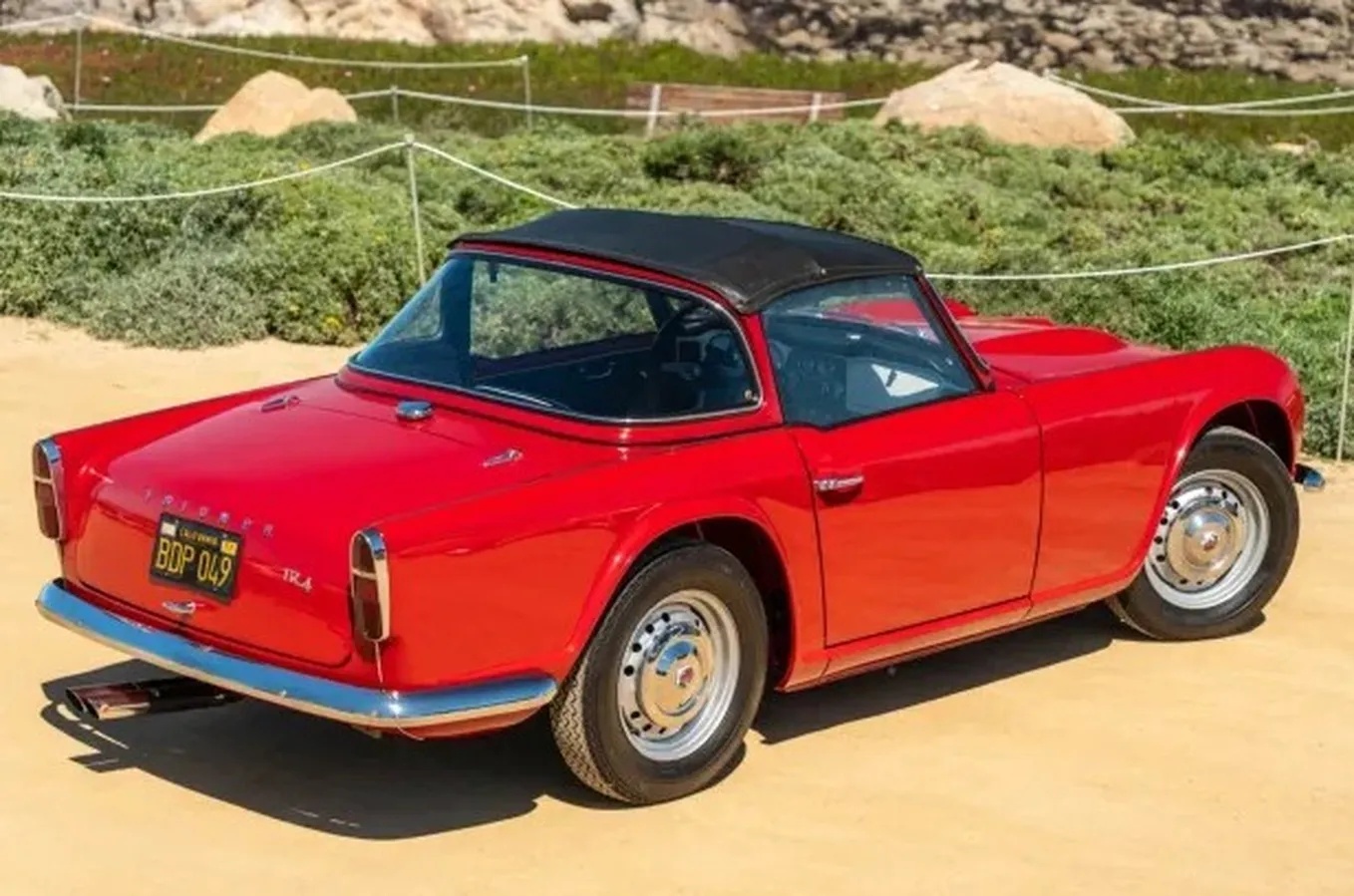 Triumph-Tr4-1962-Signal-Red-Black-3