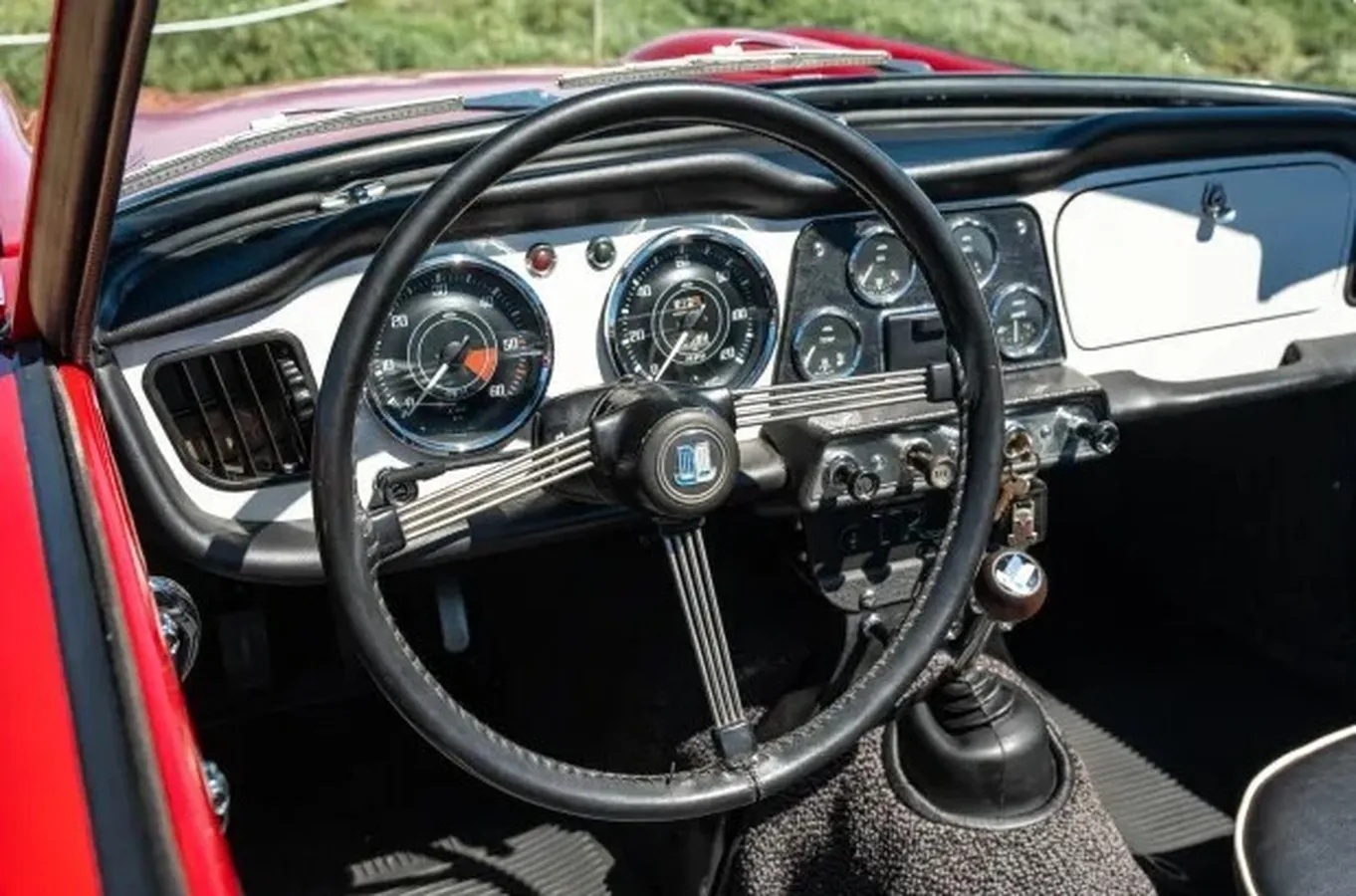 Triumph-Tr4-1962-Signal-Red-Black-6