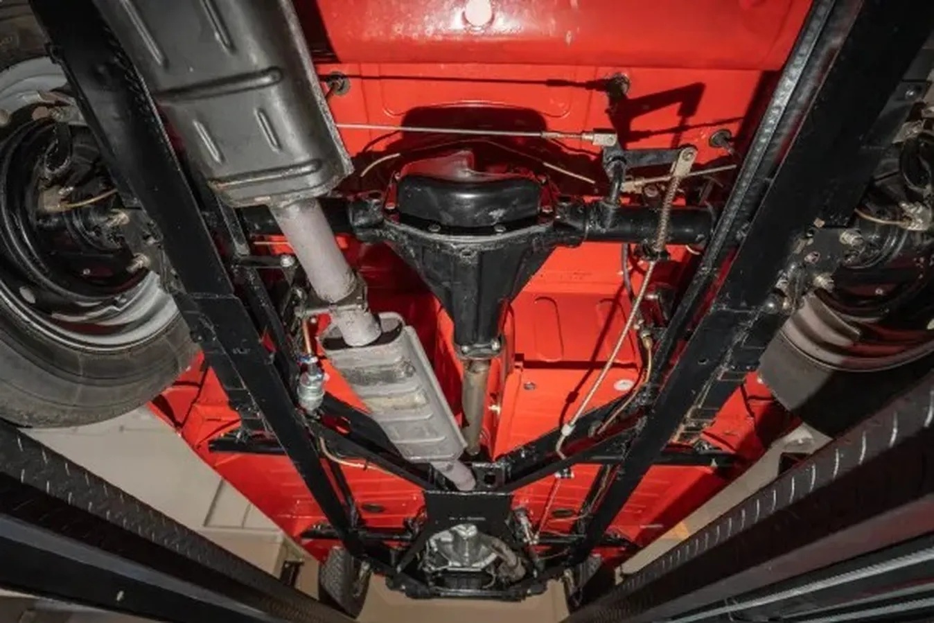 Triumph-Tr4-1962-Signal-Red-Black-8