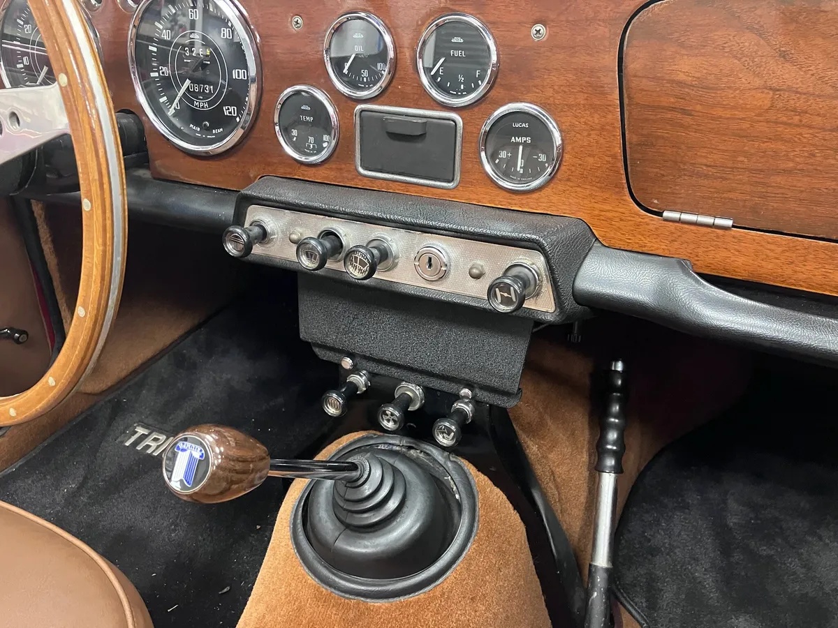 Triumph-Tr4-1965-Dark-Red-Tan-12