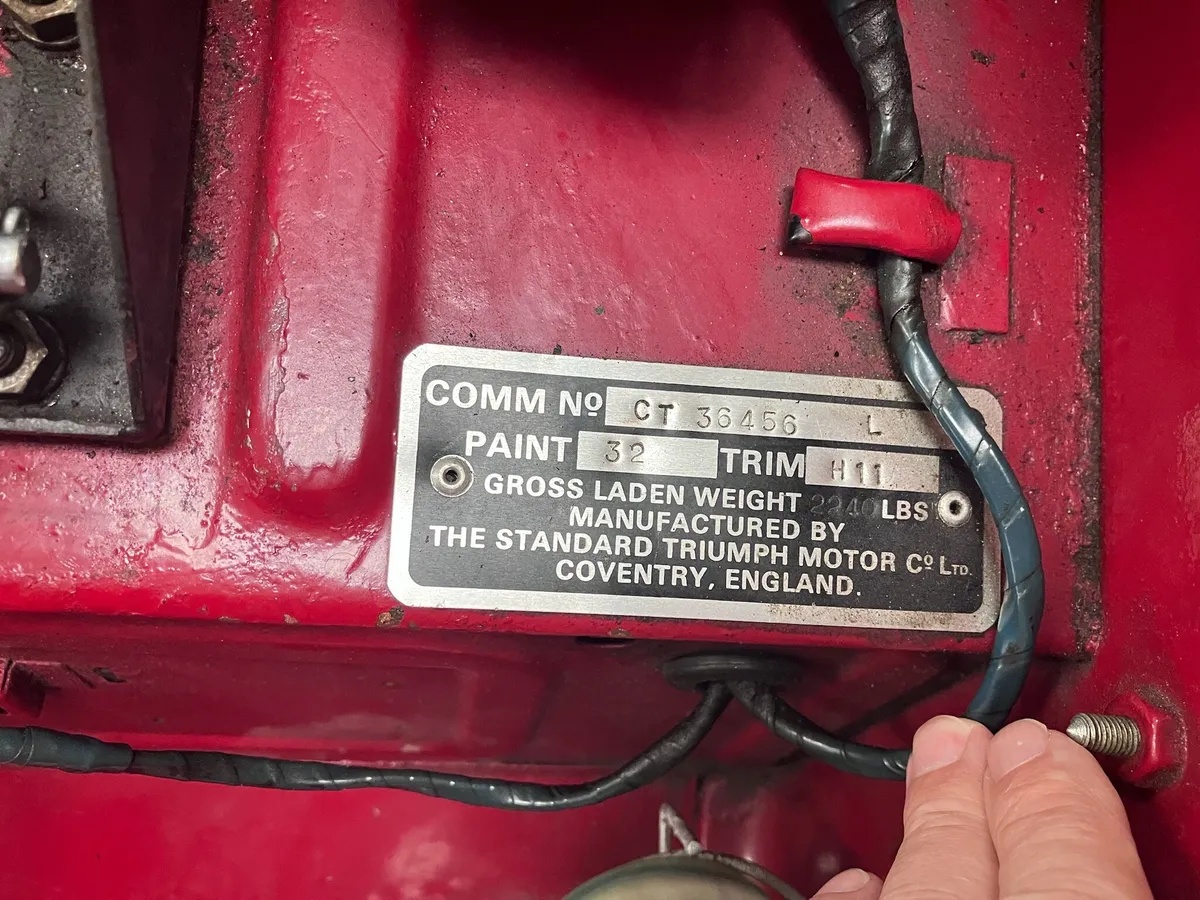 Triumph-Tr4-1965-Dark-Red-Tan-15