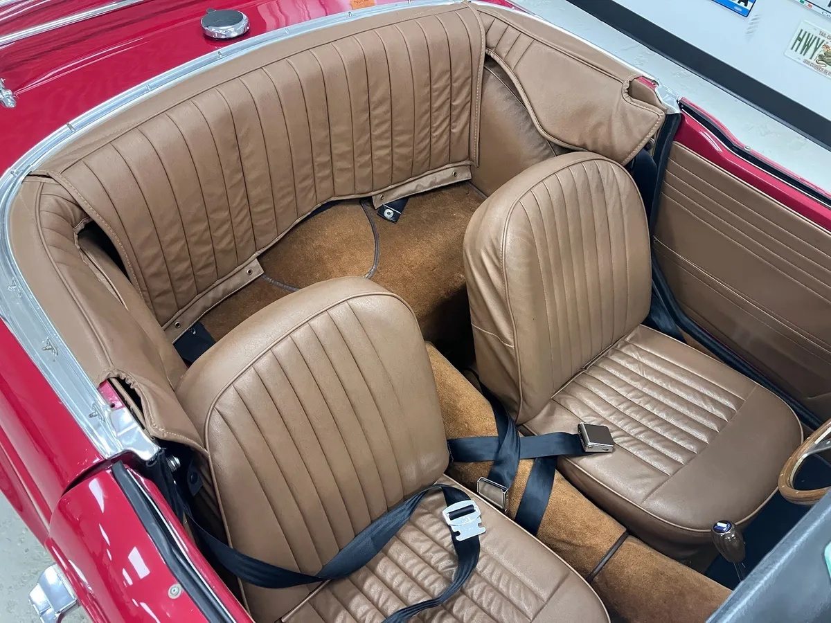 Triumph-Tr4-1965-Dark-Red-Tan-17