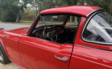 Triumph-Tr4-1965-Signal-Red-Black-With-White-Piping-Leather-10