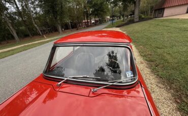 Triumph-Tr4-1965-Signal-Red-Black-With-White-Piping-Leather-14