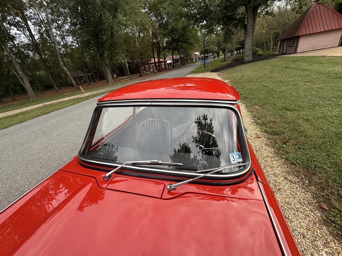 Triumph-Tr4-1965-Signal-Red-Black-With-White-Piping-Leather-14