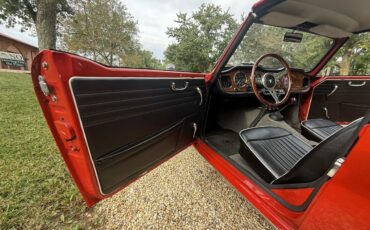 Triumph-Tr4-1965-Signal-Red-Black-With-White-Piping-Leather-17