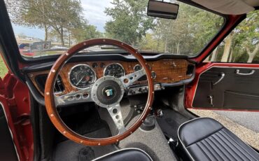 Triumph-Tr4-1965-Signal-Red-Black-With-White-Piping-Leather-19