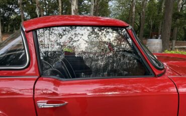 Triumph-Tr4-1965-Signal-Red-Black-With-White-Piping-Leather-3