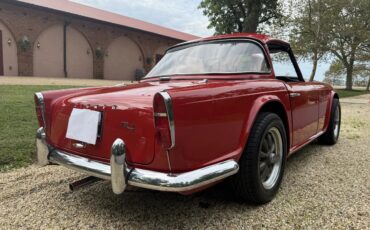 Triumph-Tr4-1965-Signal-Red-Black-With-White-Piping-Leather-9