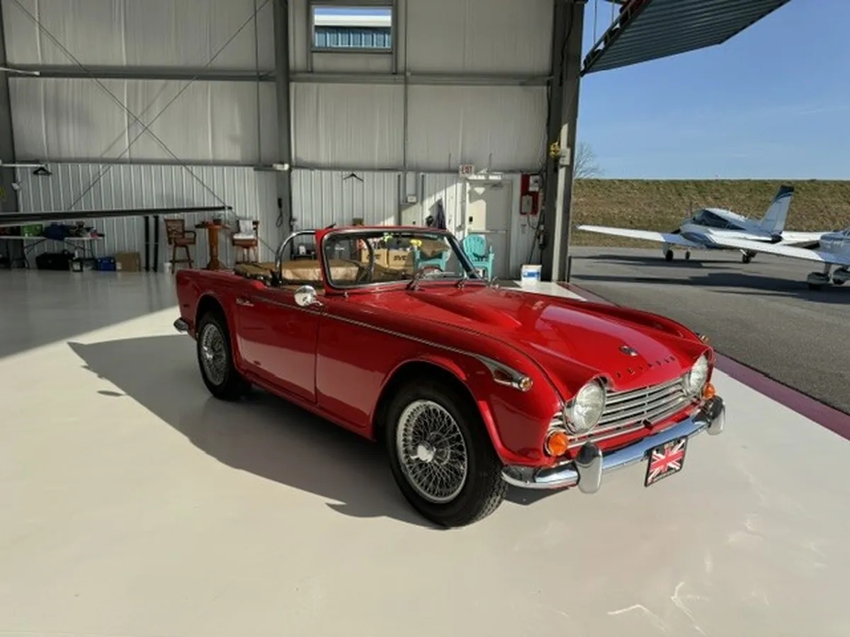 Triumph-Tr4a-1967-Red-Dark-Tan-4