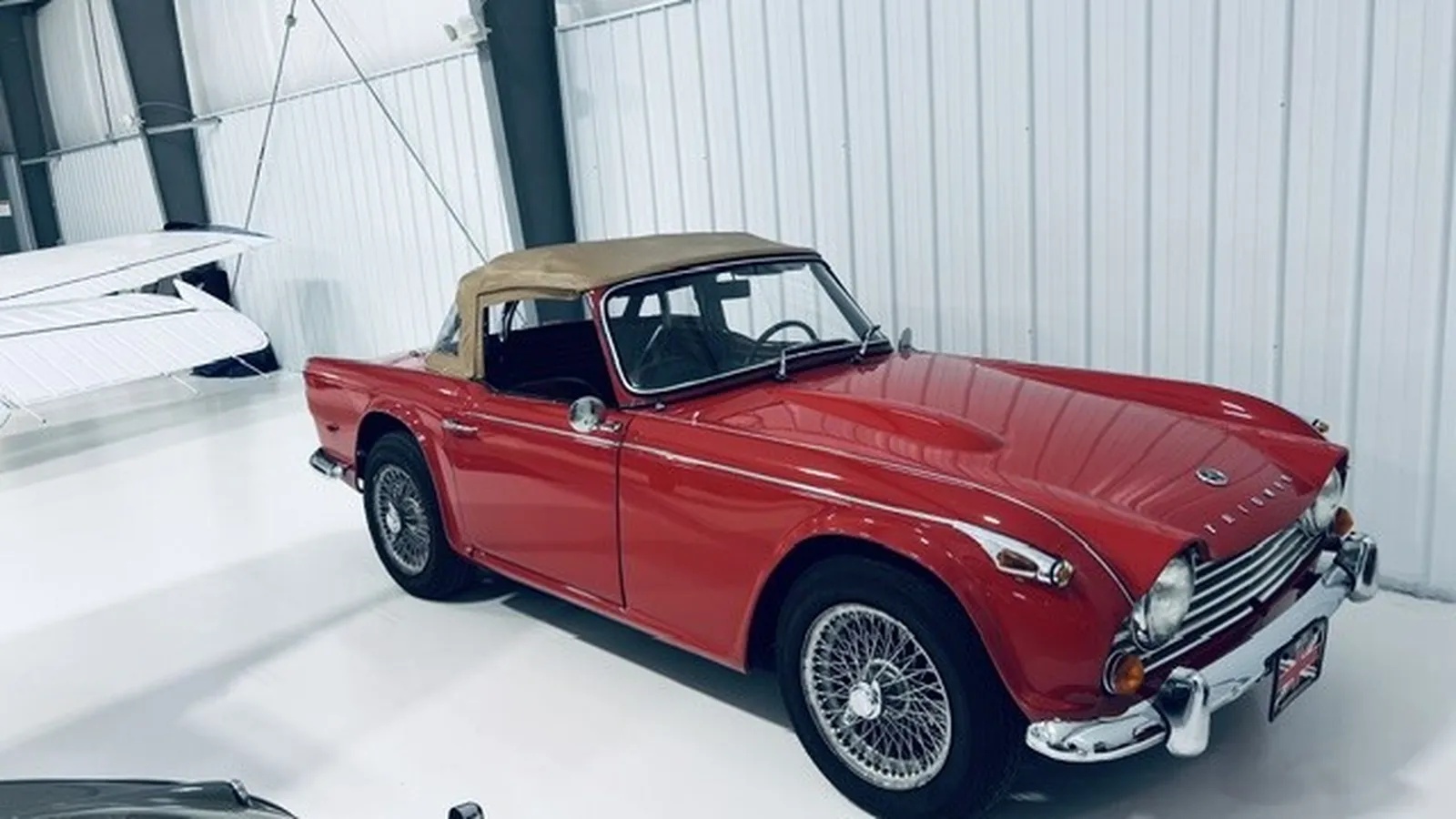 Triumph-Tr4a-1967-Red-Dark-Tan-5