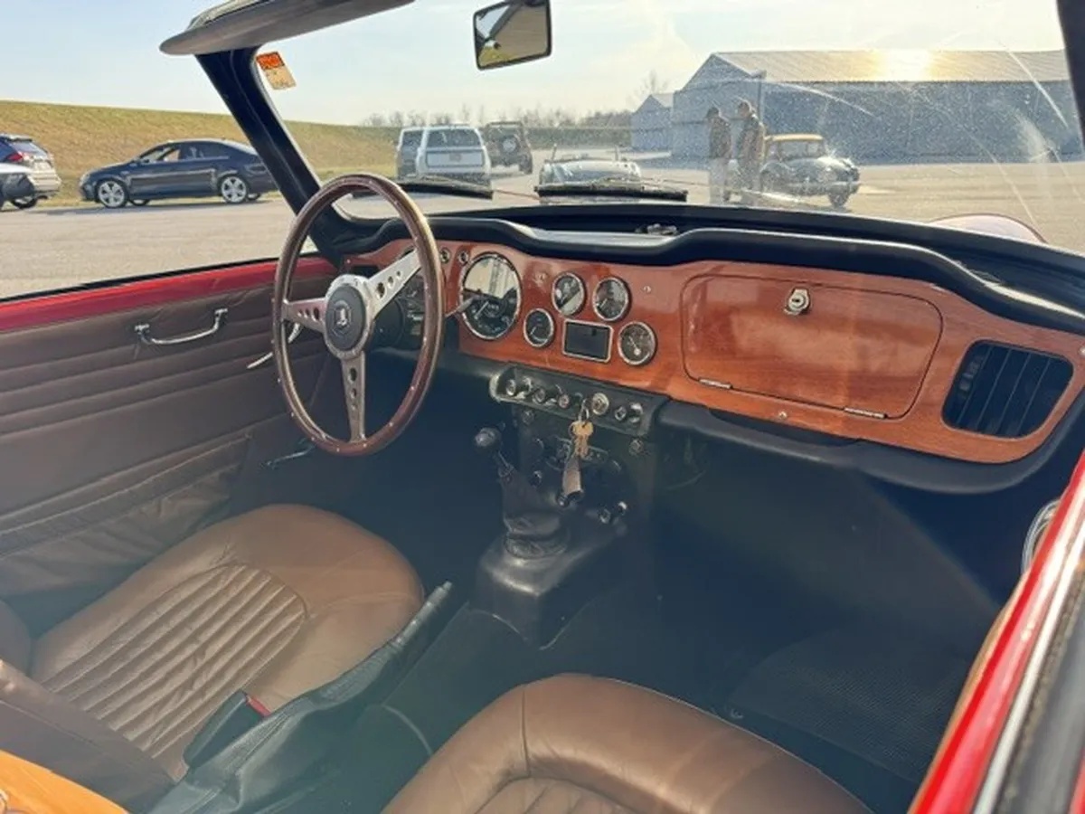 Triumph-Tr4a-1967-Red-Dark-Tan-6