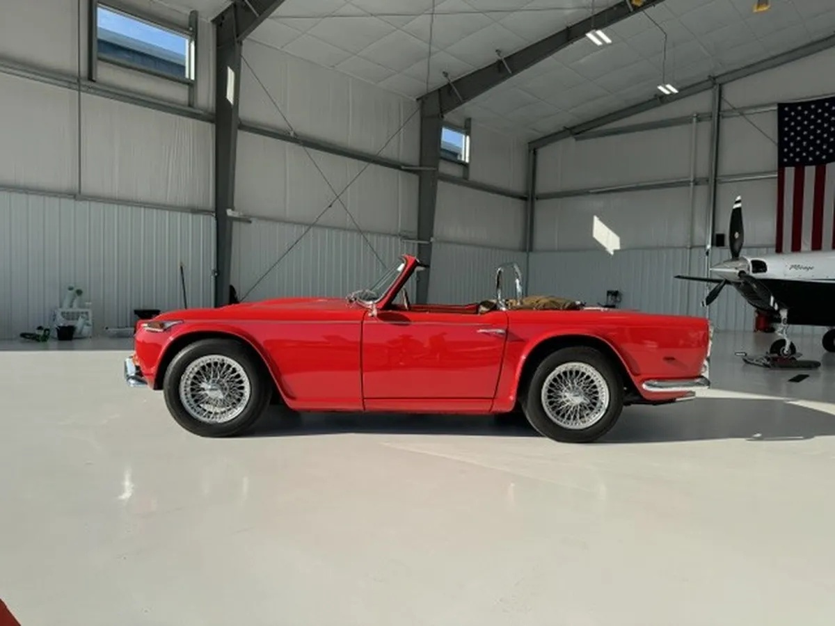 Triumph-Tr4a-1967-Red-Dark-Tan-8