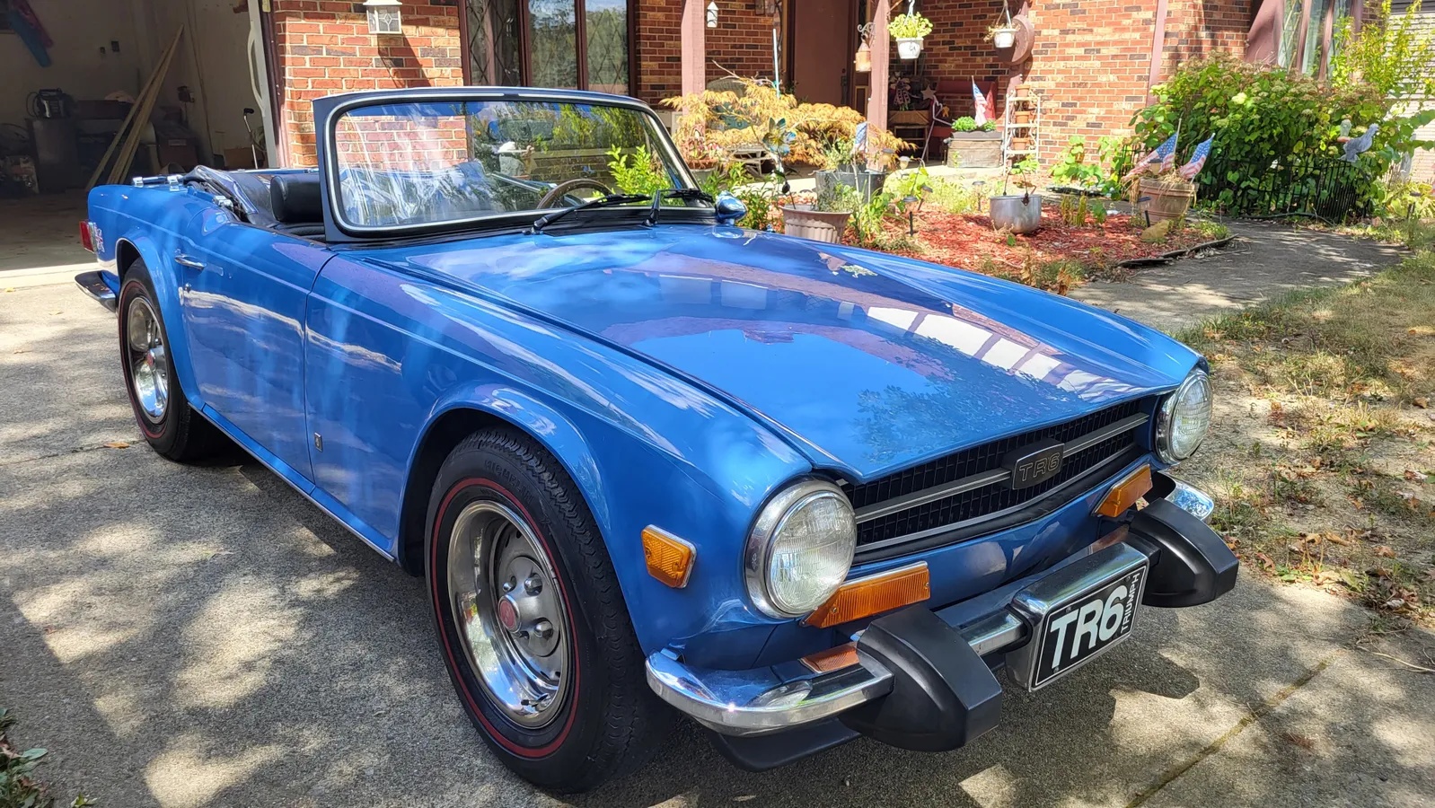 Triumph-Tr6-1974-French-Blue-Black-1