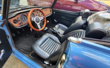 Triumph-Tr6-1974-French-Blue-Black-13