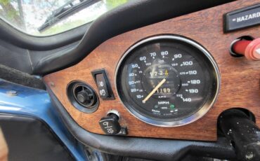 Triumph-Tr6-1974-French-Blue-Black-14