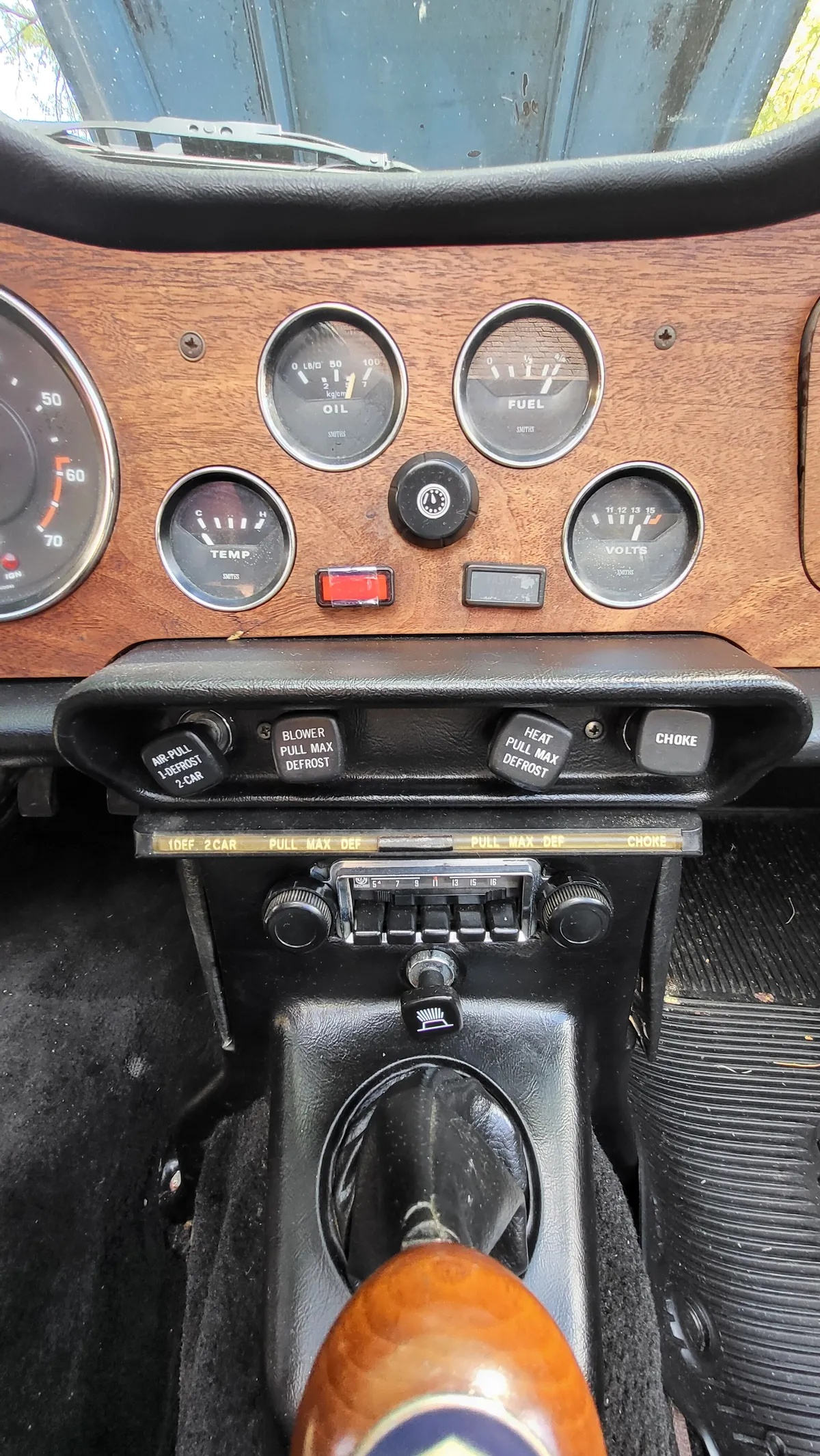 Triumph-Tr6-1974-French-Blue-Black-17