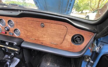 Triumph-Tr6-1974-French-Blue-Black-19