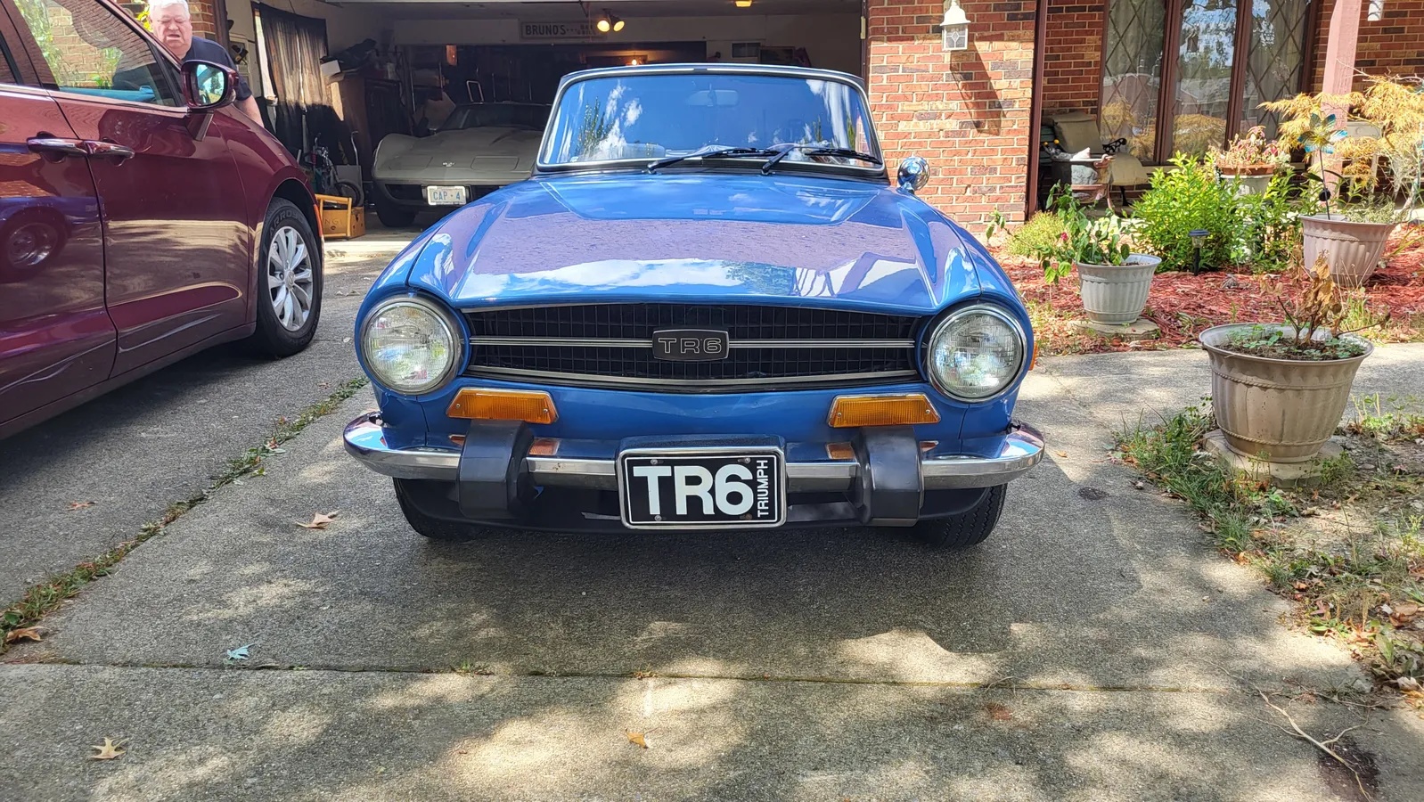 Triumph-Tr6-1974-French-Blue-Black-4