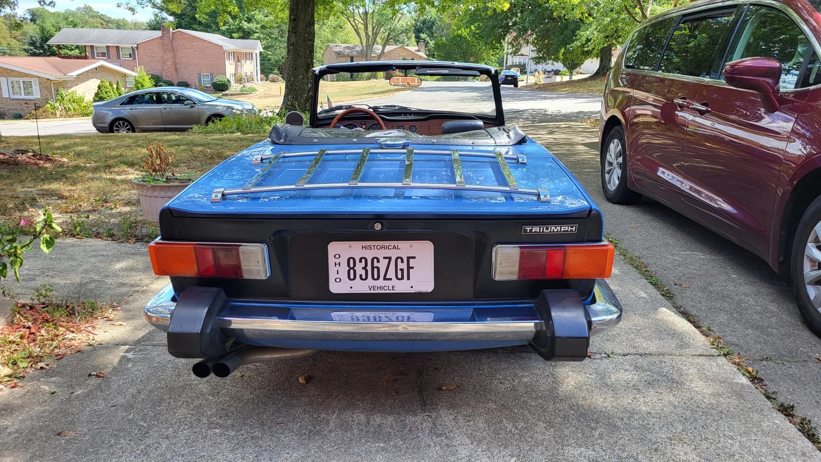 Triumph-Tr6-1974-French-Blue-Black-5