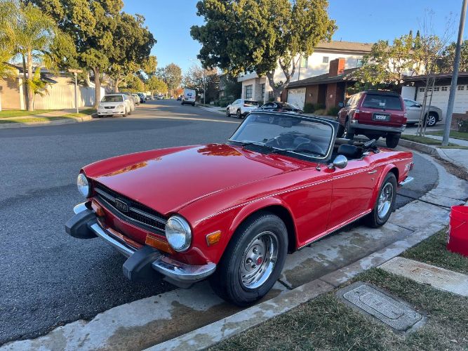 Triumph-Tr6-1974-Red-1